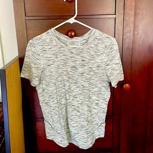 Lululemon women’s short sleeve stretch workout tshirt, size small to medium